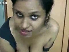 ベンガルのセックス教師がこのオーディオビデオで彼女のスキルを誇示しています