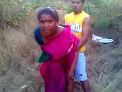 Intialaisen shemale-bhabhin täyspitkä seksivideo
