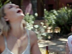 Lisey Sweets ukazuje svoje schopnosti pri hlbokom hrdle a orálnom sexe v POV videu