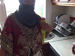 Ekstrem rengjøring: Sjokkerer en muslimsk hushjelp med en skitten forespørsel