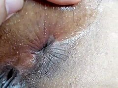 زوجة باكستانية تأخذ فتحة شرجية قريبة في الجنس الشديد