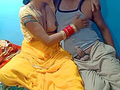 Bhabhis Saree du village baisent dans leur chambre