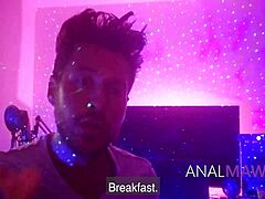 MILF se prepara para sexo anal em vídeo subliminar