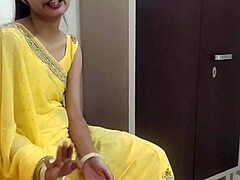 Индийската свекърва изпълнява мръсното си желание в домашно видео