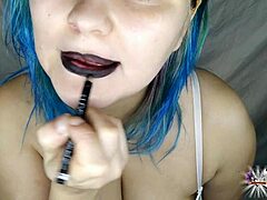 Video HD MILF dewasa yang panas dengan fetish untuk lipstik