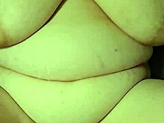 أمي ناضجة مع كبير الثدي يحصل بوسها مارس الجنس في الفيديو المتشددين