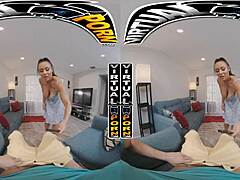 MILF-pornoa - Carmela Clutch VR - Puumapäivä askareissa