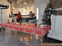Stepfamilies vilde julesex-fest med lingeri og strømper