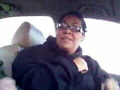 A married whore gives a blowjob in a car and swallows cum
