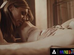 La MILF Kitana domina y bucea sexymente a Kate Quinn