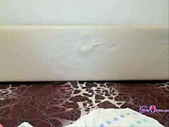 アマチュアママが黒いランジェリーでディルドで遊ぶ - Gspotcam.com