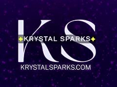 La MILF Krystal Sparks prend deux grosses bites et éjacule dans un trio chaud