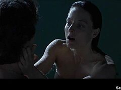 Jodie Foster的25岁成人电影,特色是乳房和感性的按摩