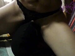 Нора Наисе ужива у седењу лица и оралном сексу у положају од позади у аматерском кућном видеу
