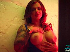 Keisha Grey와 Playboy가 가슴과 엉덩이를 자랑하는 성숙한 포르노 비디오를 위해 팀을 이룹니다