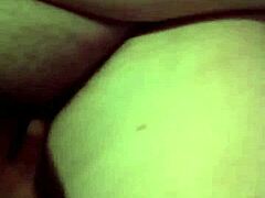 Una puta asquerosa es humillada y cubierta de semen en un video HD