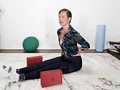 Aurora Willows' mature milf yoga class: a sensual experience