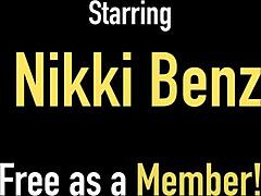Η MILF Nikki Benz πειράζει με εσώρουχα και κατεβαίνει στην κάμερα