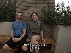 Roztomilý a zrelý pár si užíva tvárový sex a orálny sex v domácom videu
