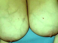 Amateur-MILF mit großen Brüsten genießt Missionarssex und tropft in POV aus ihrer Vagina