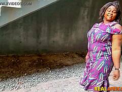 Video di sesso fatto in casa di casalinghe africane con un culo grande e da dietro