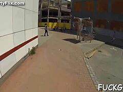Heiße Action mit reifer Mutti und jungem Girl auf versteckter Webcam