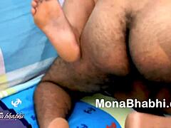 인도 남편과 아내가 열정적인 섹스를 즐기며, 아내의 큰 엉덩이에 정액을 뿌립니다