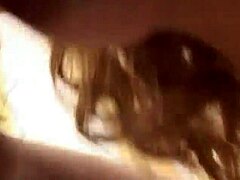 Talianska MILFka so vztýčenými bradavkami dáva svojmu perverznému partnerovi fajku