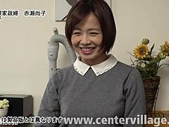Η Nanako Akase, μια παντρεμένη νοικοκυρά, λερώνεται σε μια καυτή συνεδρία