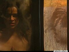 ¡Regreso caliente de Michelle Rodriguez en 2016 con desnudos sensuales y acción explícita!