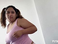 Зрелая венесуэльская женщина Кецал наслаждается жестким сексом со своим партнером и глотает его сперму