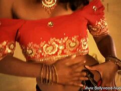 Mature Indian beauty from Bollywood in steamy solo session