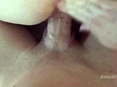 Amatérská manželka si užívá dvojitou penetraci s teenagerským milencem v domácím videu