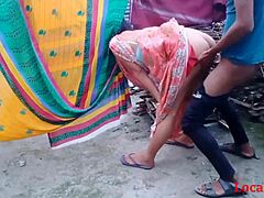 Outdoor indischer Hausfrauensex von lokaler Amateur-Webcam-Show aufgenommen