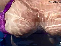 Une MILF philippine aux gros seins montre ses atouts généreux au bord de la piscine