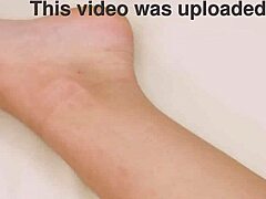 Une adolescente au look doux se déshabille pour une vidéo amateur