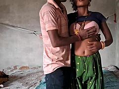 Fata indiană se bucură de sex anal dur în mediul rural