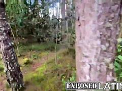 Egy német milfet megbasz egy nagy farkú szomszéd az erdőben