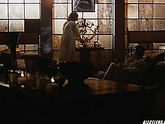 הופעת מפתה של קים דלייניס ב-The Temptress (1995)