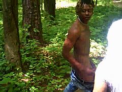 Hardcore romp di hutan dengan pantat besar dan penis hitam
