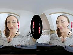 Sesso in realtà virtuale con MILF in tacchi alti