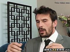 La madrastra MILF de Brazzers, Diana Prince, recibe sus pechos adorados y sexo anal de Manuel Ferrara