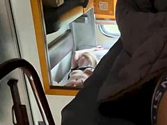 Мачеха-мальчишка трахается на поезде с пасынком