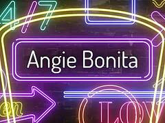 Angie Bonitas má zkušenosti s hlubokým hrdlem v tomto horkém videu