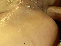 Blond MILF Harmony nyder analsex med en creampie