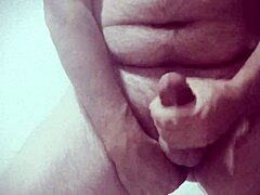 Zabawka analna prowadzi do gorących wytrysków w tym filmie fetichowym