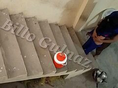 Skrita kamera raztegne tesno zadnjico pakistanskega fanta