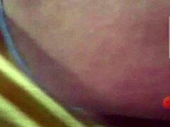Video klic z vročo MILF na WhatsApp vodi do velikega orgazma