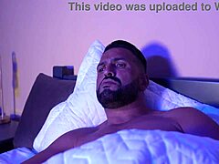 Tony Tigrao, o MILF latină, joacă într-un film porno hardcore cu ejaculații și picioare