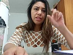 Домашнее видео сексуальной брюнетки Сары Росса